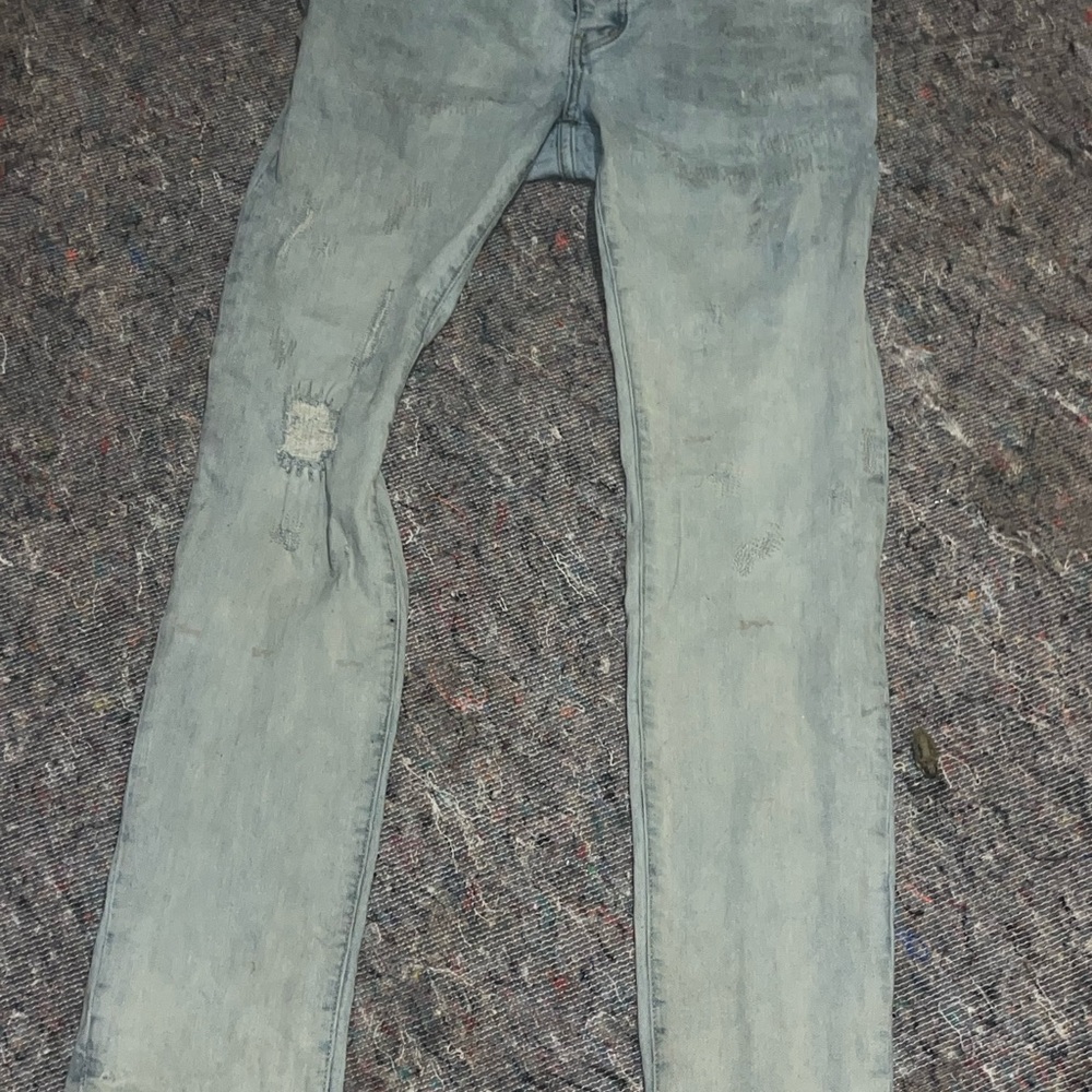 Relaxed Blue Jeans with Distressed Look